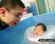 Funny pics tracker: Unhappy bath baby picture