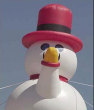 Funny pictures : Giant snowman girl-pleaser