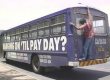 Funny pictures : Hanging on the Bus