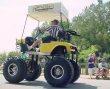 Funny pictures : Monster Golf Cart