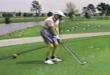Sport videos : Golfer hits a bird