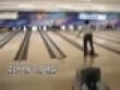 Funny videos : Bowling accident