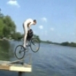 Extreme videos : A crazy extremely skinny white dude does some bike