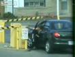 Funny videos: Stupid woman at the parking machine