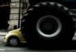 Funny videos : Peugeot 107 vs big foot